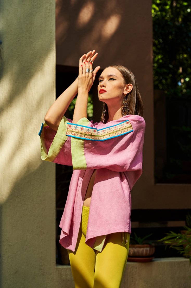 ΡΟΖ ΚΙΜΟΝΟ ΜΕ ΚΕΝΤΗΜΑ ΣΤΑ ΜΑΝΙΚΙΑ